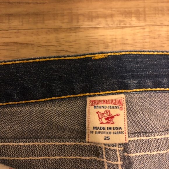 True Religion Dark Blue Skulls And Roses Jeans with Yellow Accents - Picture 4 of 5